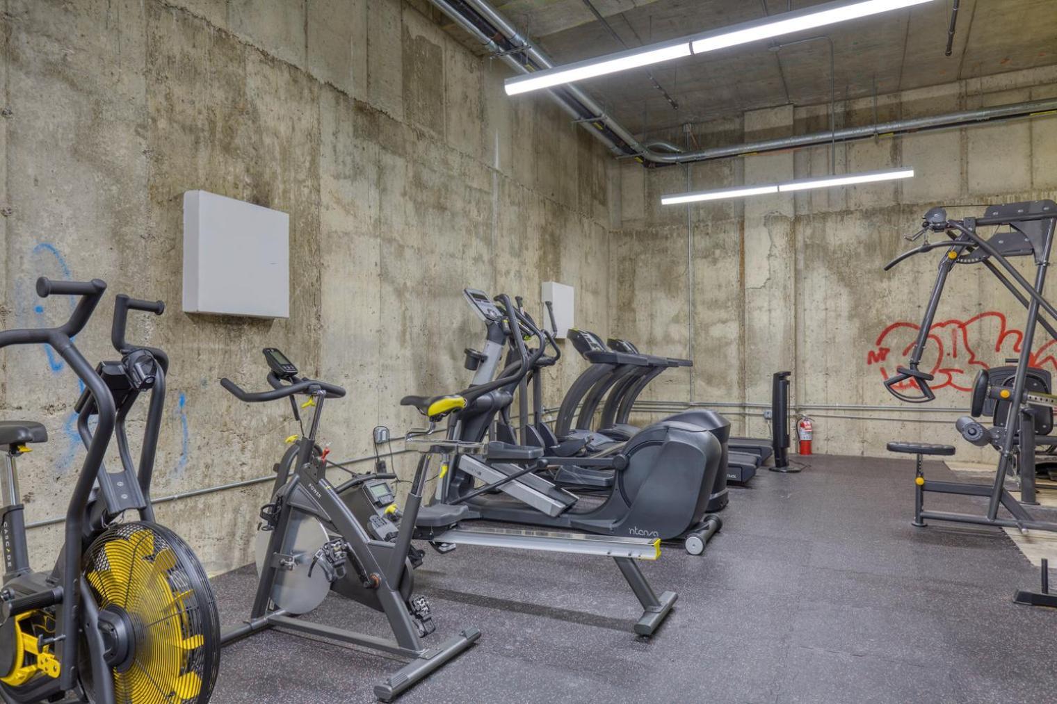 Williamsburg 2br W Wd Gym Nr Domino Park Nyc-956 Apartment